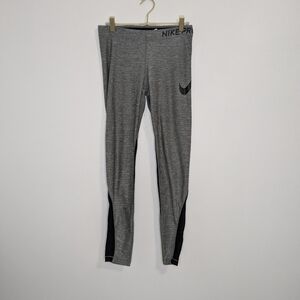 Nike Pro Women's Medium Heather Gray Dri-Fit Crop Tight‎ Fit Training Tights